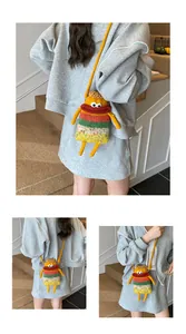 Sac bandoulière en crochet fait main motif monstre rigolo avec rayures colorées et grands yeux