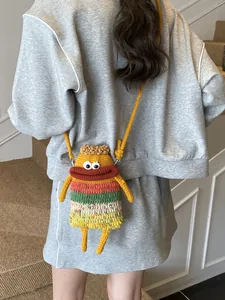 Sac de téléphone monstre en crochet fait main jaune avec de grosses lèvres rouges