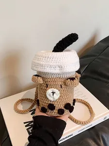 Borsa a tracolla in maglia fatta a mano con grazioso design a orsetto boba tea marrone