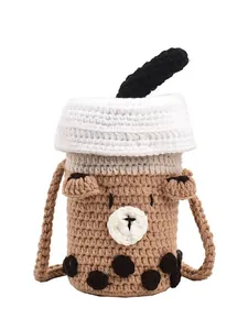 Borsa a tracolla in maglia a forma di bubble tea con orsetto e cannuccia decorativa