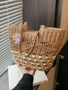 Grande borsa tote in paglia intrecciata a mano con ciondolo a fiore per la spiaggia