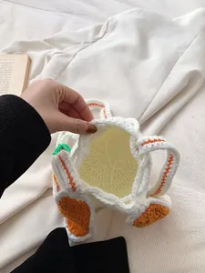 Sac bandoulière fait main en tricot avec oreilles de lapin et motif carotte hiver