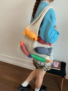 Sac Fourre-Tout en Tricot pour Femme Grande Capacité avec Poupée en Peluche de Dessin Animé Sac sous le Bras Décontracté avec Glands