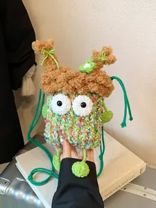 Sac bandoulière monstre en crochet fait main avec maille colorée et yeux de dessin animé