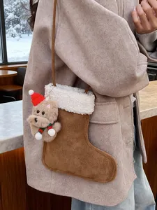 Sac bandoulière d'hiver en daim marron avec bordure en peluche et charme de chiot