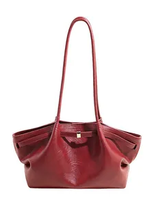 Grand sac cabas rétro bordeaux en cuir plissé avec boucle dorée élégante pour femme