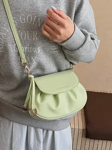 Sacoche femme vert menthe tendance avec design plissé nuage et accents dorés chic