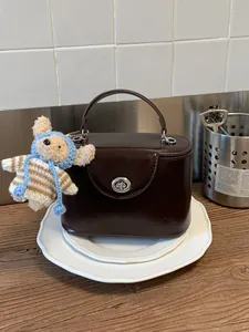 Vintage PU Leder Box Handtasche Für Damen Stilvolle Umhängetasche Mit Bärenanhänger Metallschloss Tägliche Schultertasche