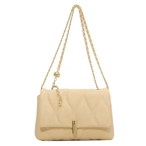 Chic quilted chain shoulder bag in cream with wavy patterns and golden hardware
