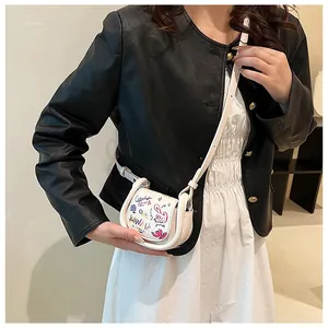 Mini sac bandoulière blanc cassé avec graffitis colorés et motif de lapin