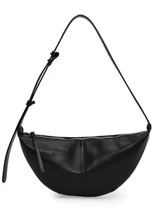 Bolso hobo minimalista de media luna en cuero negro con correa ajustable y cremallera