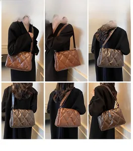 Vues détaillées sous plusieurs angles d'un sac à bandoulière marron à matelassage losange