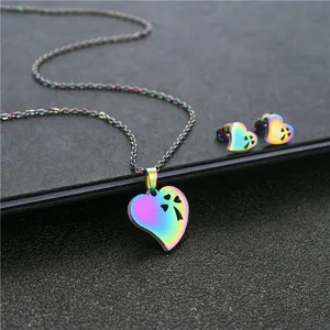 Regenbogen-Schmuckset aus Edelstahl mit hohler Herzkette und Ohrsteckern