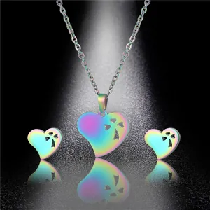 Regenbogen Edelstahl Schmuckset mit Herz-Anhänger Kette und passenden Herz-Ohrsteckern