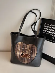 Damen Vintage PU Leder Tote Bag Große Kapazität Herz Karomuster Patchwork Dackel Stickerei Unterarm Schultertasche Mit Anhänger