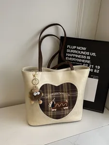 Große beige Retro-Tote-Bag mit Herzmuster, Hunde-Stickerei und braunem Plüsch-Anhänger