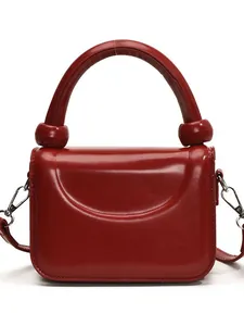 Petit sac à main carré rouge brillant avec poignée ronde et bandoulière pour femme