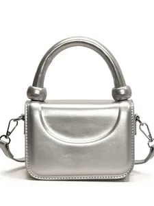Petit sac carré argenté métallisé chic avec poignée circulaire pour femme