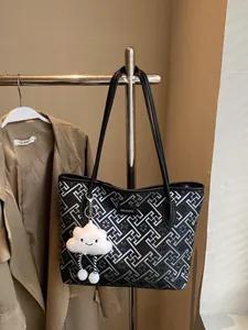 Borsa Tote da Donna alla Moda in Pelle PU Grande Capacità Motivo Jacquard Borsa a Spalla Con Ciondolo a Nuvola di Peluche