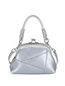 Sac à main argenté métallisé avec dentelle blanche et fermoir à baiser pour femme