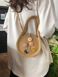Sac Rond en Paille Tressée à Fleurs Douces Mini Sac à Main pour Femme Fleurs 3D Coccinelle Décor Bohème Vacances à la Plage