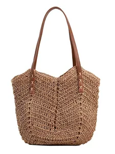 Sac fourre-tout en paille pour la plage avec anses en cuir marron et texture tissée en V