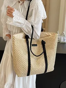 Grand sac cabas en paille beige avec anses en corde noire pour vacances d'été