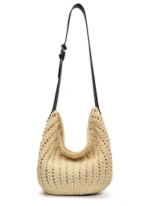 Sac hobo minimaliste au crochet beige avec bandoulière réglable en cuir noir