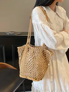 Bolso de punto calado de verano con forro de cordón y correa de hombro tejida de playa