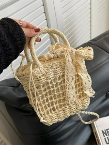Elegante bolso de paja tejida con lazo de encaje y forro de cordón para vacaciones de playa