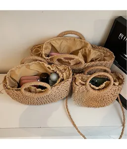 Ensemble détaillé de trois sacs en paille tissés main avec doublures et intérieur spacieux