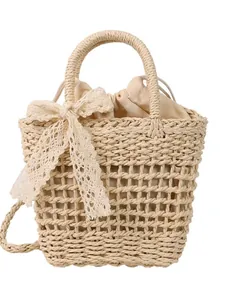Bolso de paja calado en beige con lazo para vacaciones de verano en playa
