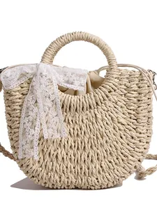 Borsa a tracolla in paglia intrecciata con fiocco in pizzo bianco e manico rotondo mare