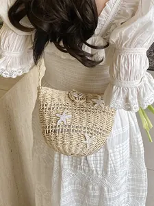 Sac à bandoulière en paille tressée beige avec étoiles de mer et coquillages pour plage