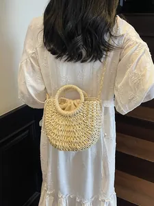 Sac de plage en paille beige tissé à la main avec poignées rondes et bandoulière