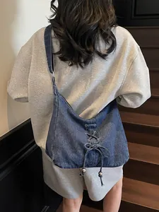Sac à bandoulière en jean pour femme avec détail de lacets et grande capacité style
