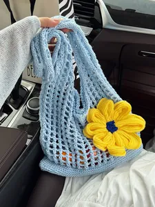 Bolso de red de ganchillo azul con flor amarilla grande para vacaciones playa