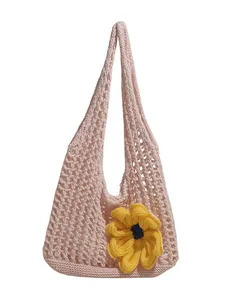 Bolso de playa de ganchillo rosa con gran flor amarilla para vacaciones de verano diseño red