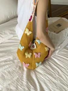 Handgefertigte gelbe Schmetterling Stricktasche mit Schultergurt im Boho-Stil für Damen