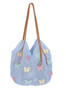 Sac fourre-tout de plage en crochet bleu clair avec papillons 3D et bandoulières marron