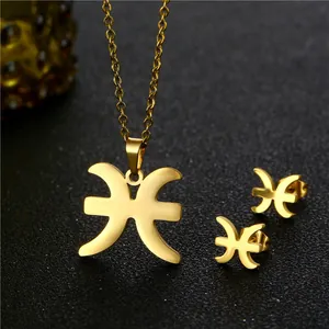 Set gioielli zodiaco Pesci dorato con collana e orecchini a lobo su fondo nero