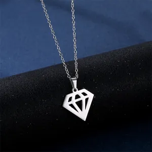 Collier minimaliste en acier inoxydable argenté avec pendentif diamant évidé et chaîne