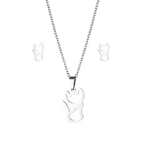 Set gioielli gatto minimalista in argento con collana a ciondolo e orecchini a lobo