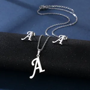 Poliertes Edelstahl-Schmuckset mit Halskette und Ohrsteckern im Buchstaben A Design
