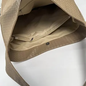 Retro woven tote bag with spacious interior compartment and magnetic buckle closure
