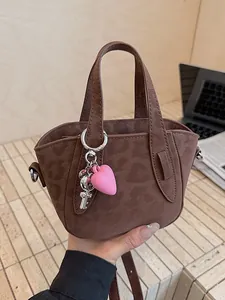 Borsa a Mano da Donna Vintage con Stampa Leopardata in Pelle PU Borsa a Secchiello a Tracolla con Pendaglio a Cuore Rosa