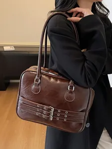 Grande borsa a spalla vintage marrone scuro con pelle lucida e fibbie in metallo argento