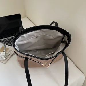 Grand sac cabas vintage en nubuck avec bandoulières noires et intérieur spacieux