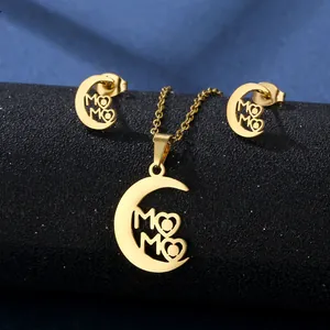Set collana e orecchini luna dorata con design MOMO traforato e cuore per donna