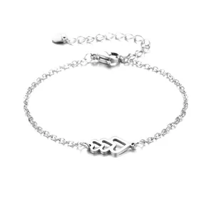 Bracelet chaîne en acier inoxydable avec triple pendentifs en forme de cœur évidé pour femme